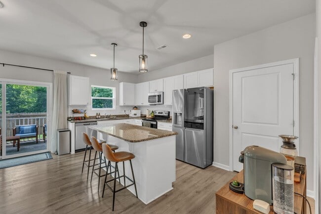 Building Photo - Spacious 3-Bedroom Home for Rent in Knight...