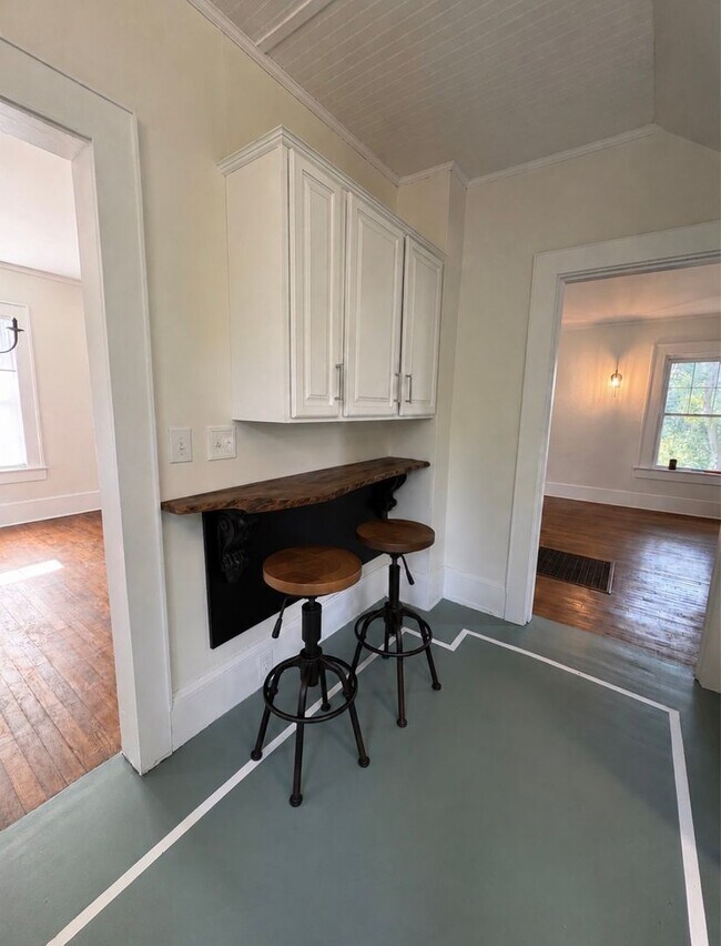 Building Photo - Central - Beautiful 1920's Traditional Brick Home, Newly Renovated