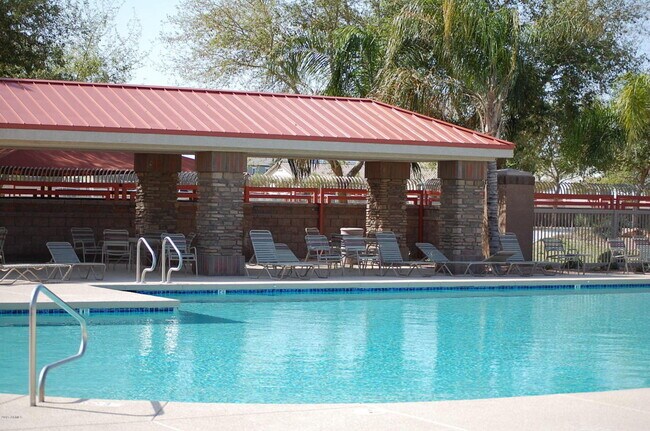 Building Photo - Great Queen Creek Location!