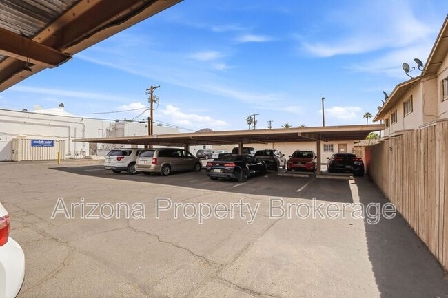 Building Photo - 3934 E Piccadilly Rd