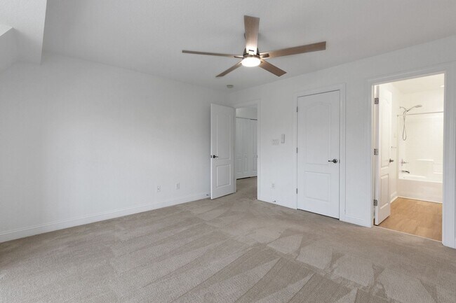 Building Photo - Stunning 3BR/3.5BA Townhome | 2,300+ Sq Ft...