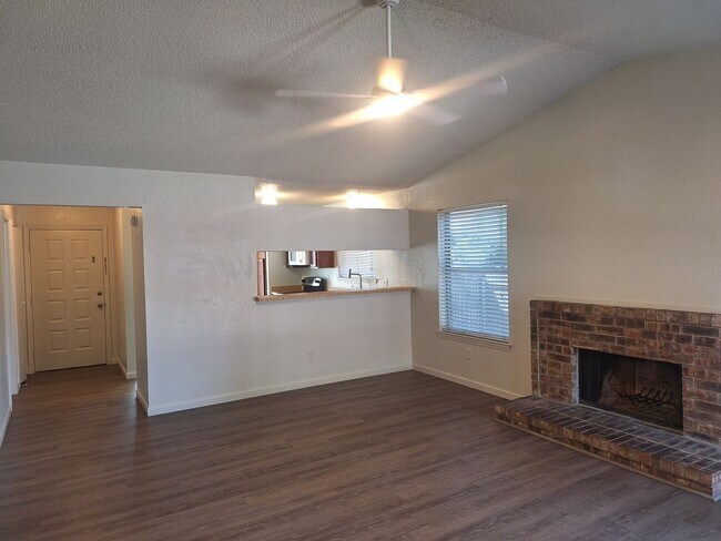 Building Photo - 3944-3946 Queens Ct