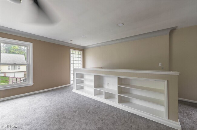 Building Photo - 23728 Glenhill Dr