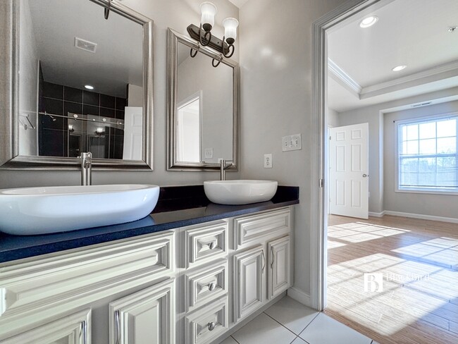 Building Photo - 5030 B St SE