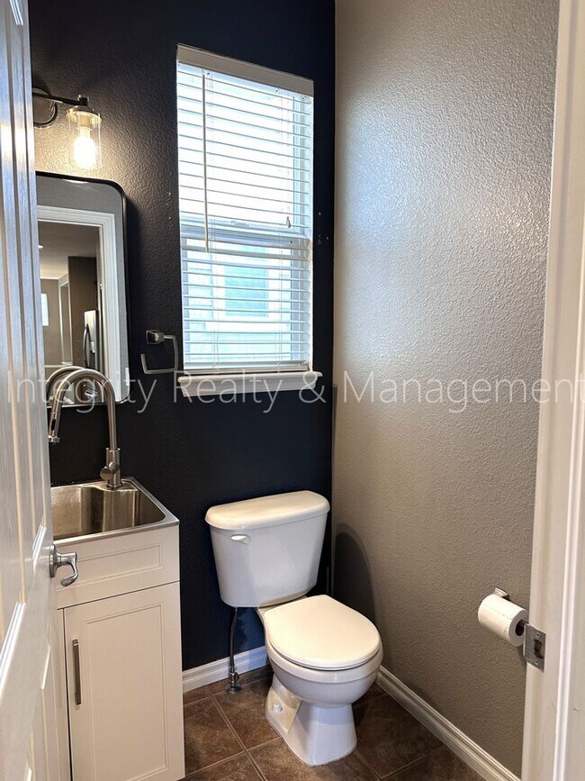 Building Photo - 10644 Wildhurst Cir