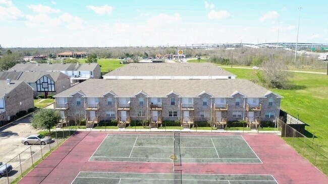 Building Photo - 11905 Algonquin Dr