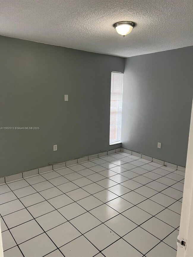 Building Photo - 30 E 12th St