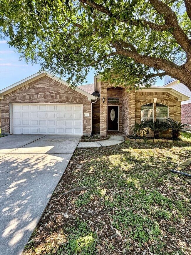 Primary Photo - Spacious 3-Bedroom, 2-Bath Home with Conve...