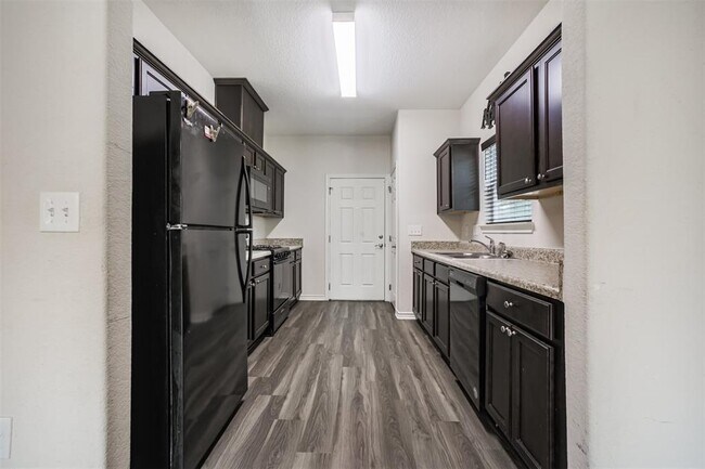 Building Photo - 10310 Chesterfield Dr
