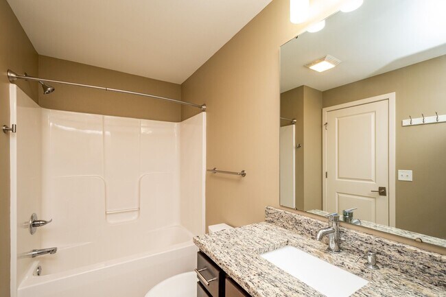 Building Photo - 201 6th St