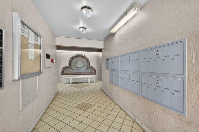 Building Photo - 4770 Fountains Dr S