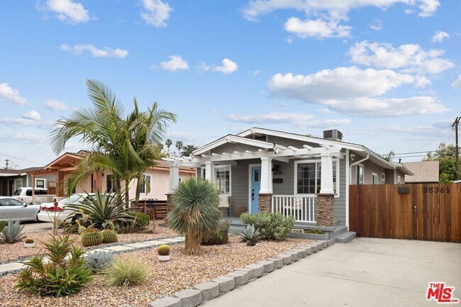 Building Photo - 3836 Seneca Ave