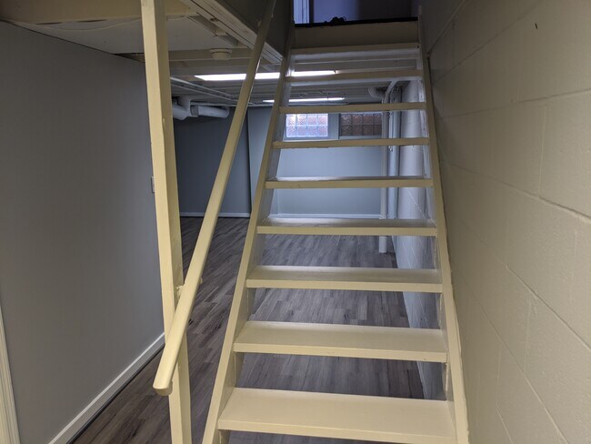 Building Photo - 440 Edinburgh Rd