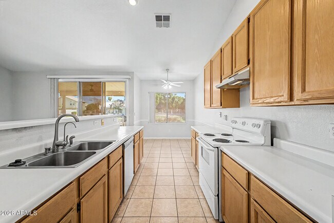 Building Photo - 405 W Primoroso Dr