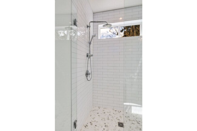 Building Photo - 1541 3rd St