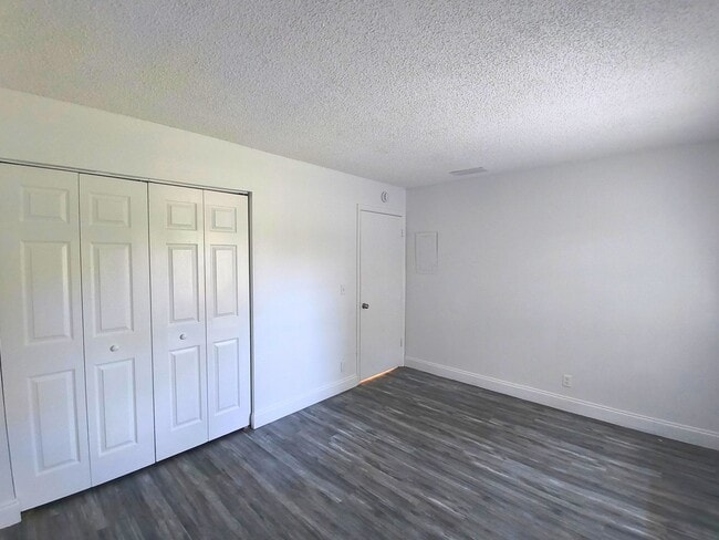Building Photo - 4553 Gulfstream Rd