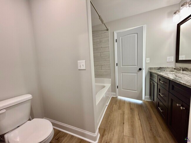 Building Photo - 212 Beau Claire Cir