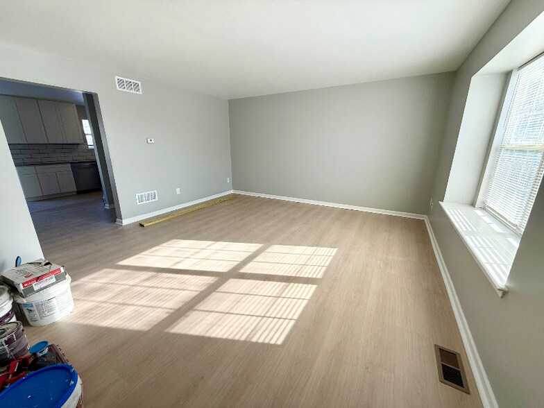 Building Photo - 122 Liborio Dr