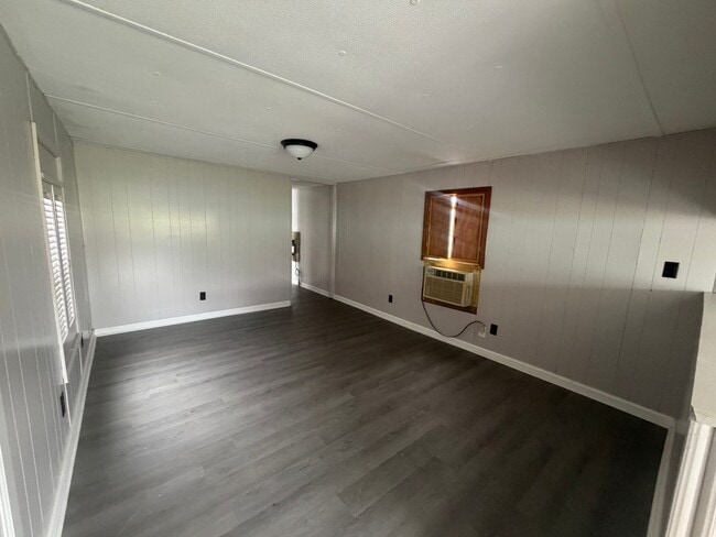 Building Photo - FOR RENT in NEW IBERIA!