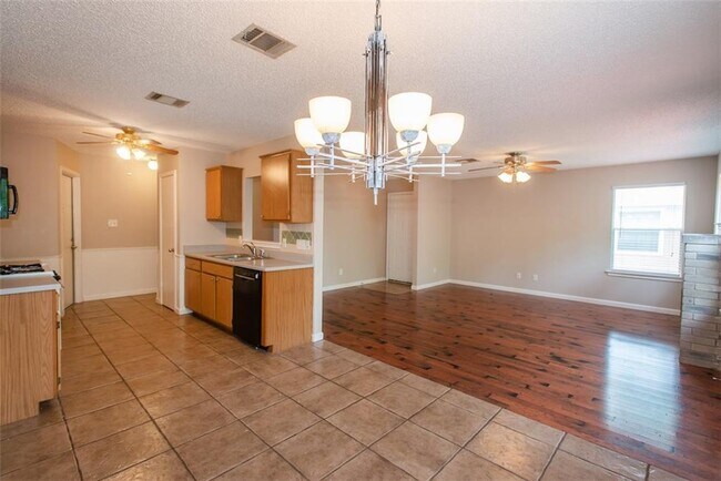 Building Photo - 1812 Hollow Tree Blvd