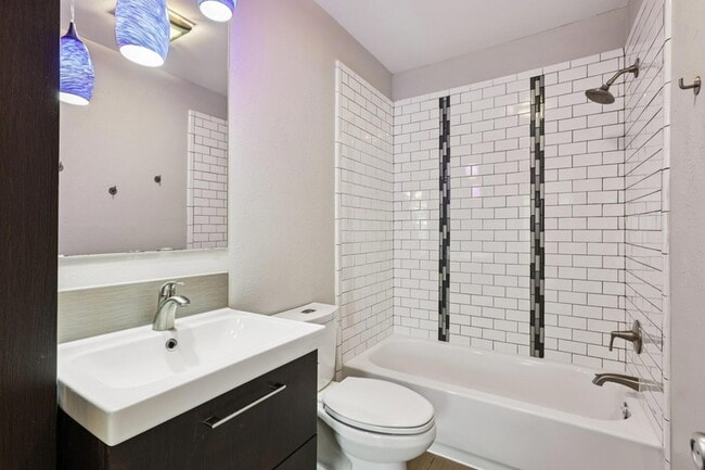 Building Photo - 5900 Gateshead Dr