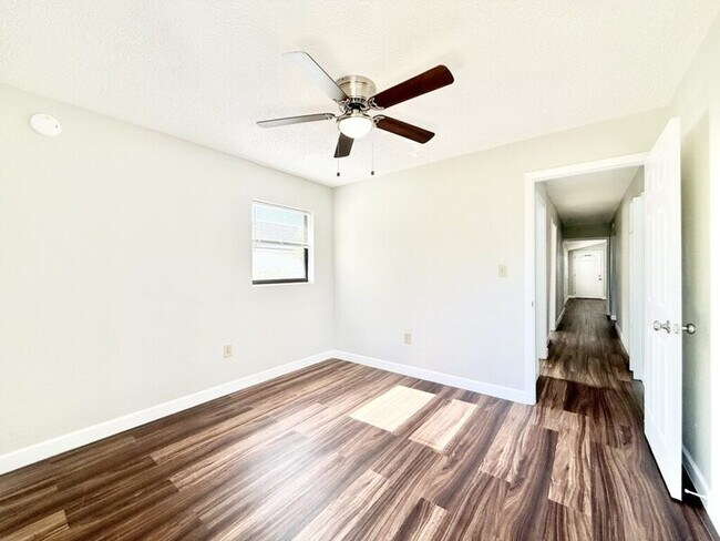 Building Photo - 1221 Jewel Ave