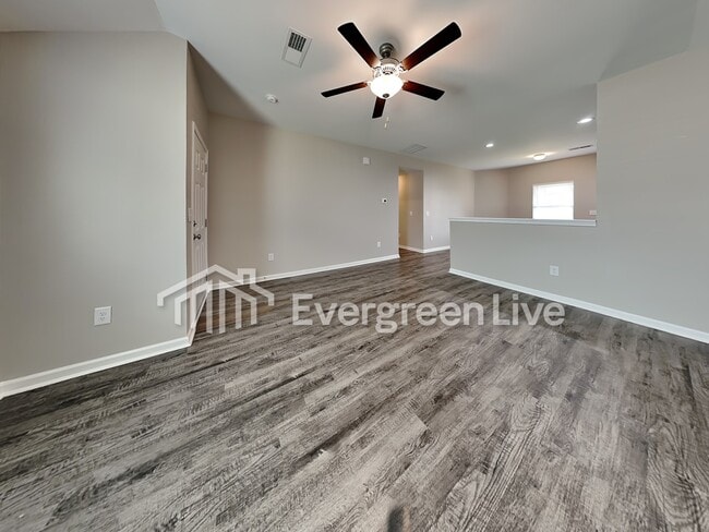 Building Photo - 150 Cottage Ln