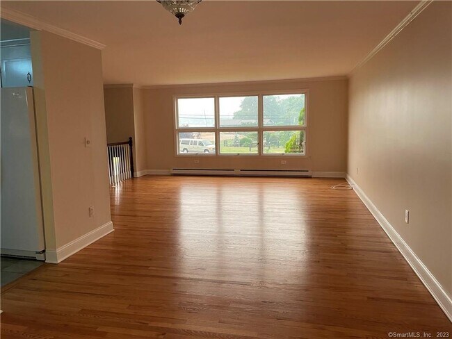 Building Photo - 98 Soundview Dr