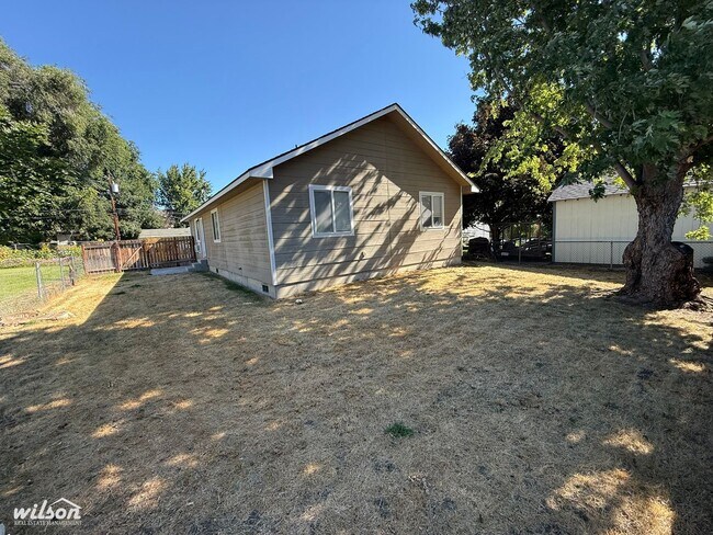 Building Photo - 1215 Arkansas Ave