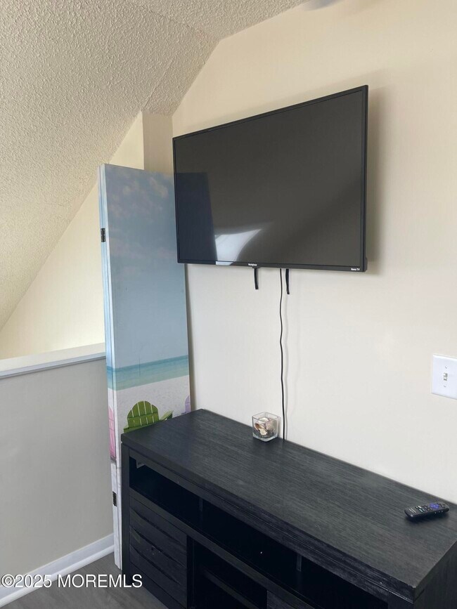 Building Photo - 202-06 Carteret Ave