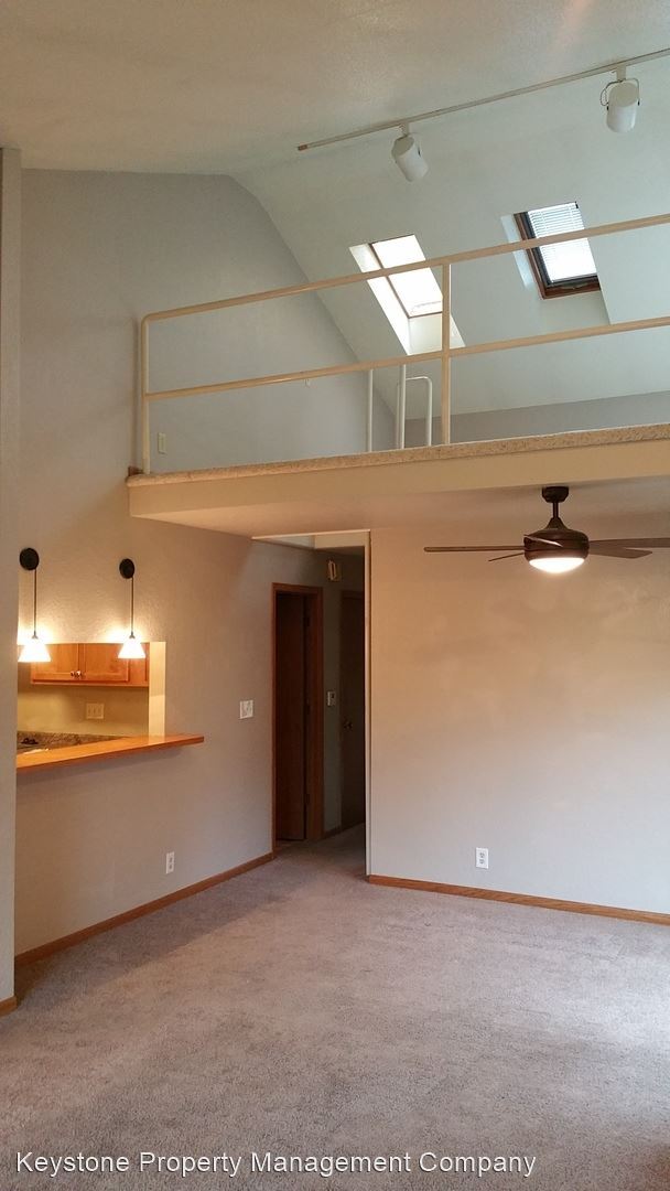 Building Photo - 4 br, 2 bath House - 2076 South Ridge Dr