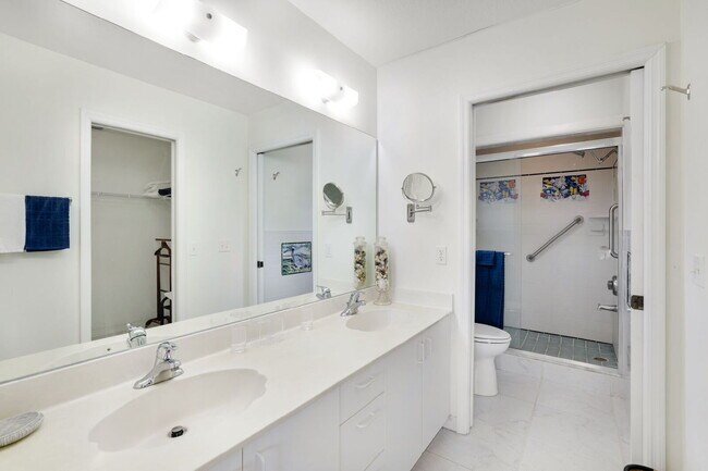 Building Photo - Furnished 2BR + Den Condo in Sapphire Lakes – Lake View, Amenities, 60-Day Minimum Stay