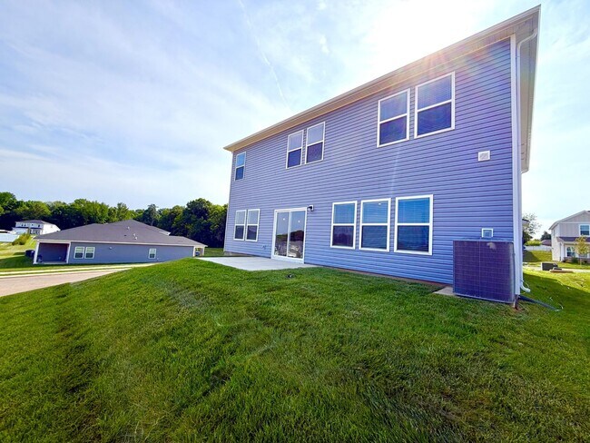 Building Photo - 2372 Meadowwood Dr