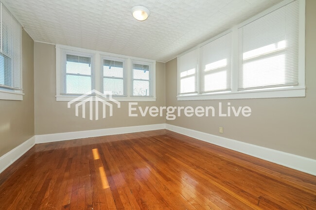 Building Photo - 1420 S 33 St