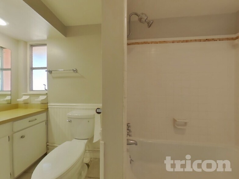 Building Photo - 2432 Breakwater Cir