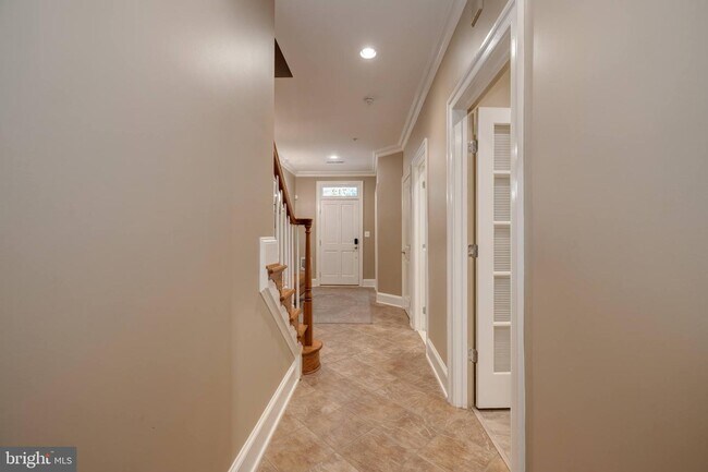Building Photo - 712 Bracey Ln