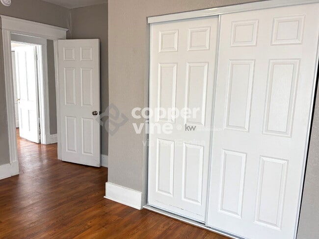 Building Photo - 146 Logan St