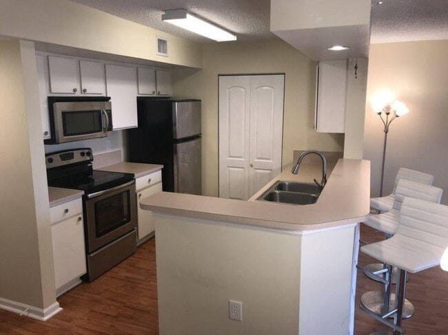 Building Photo - 1000 Scotia Dr