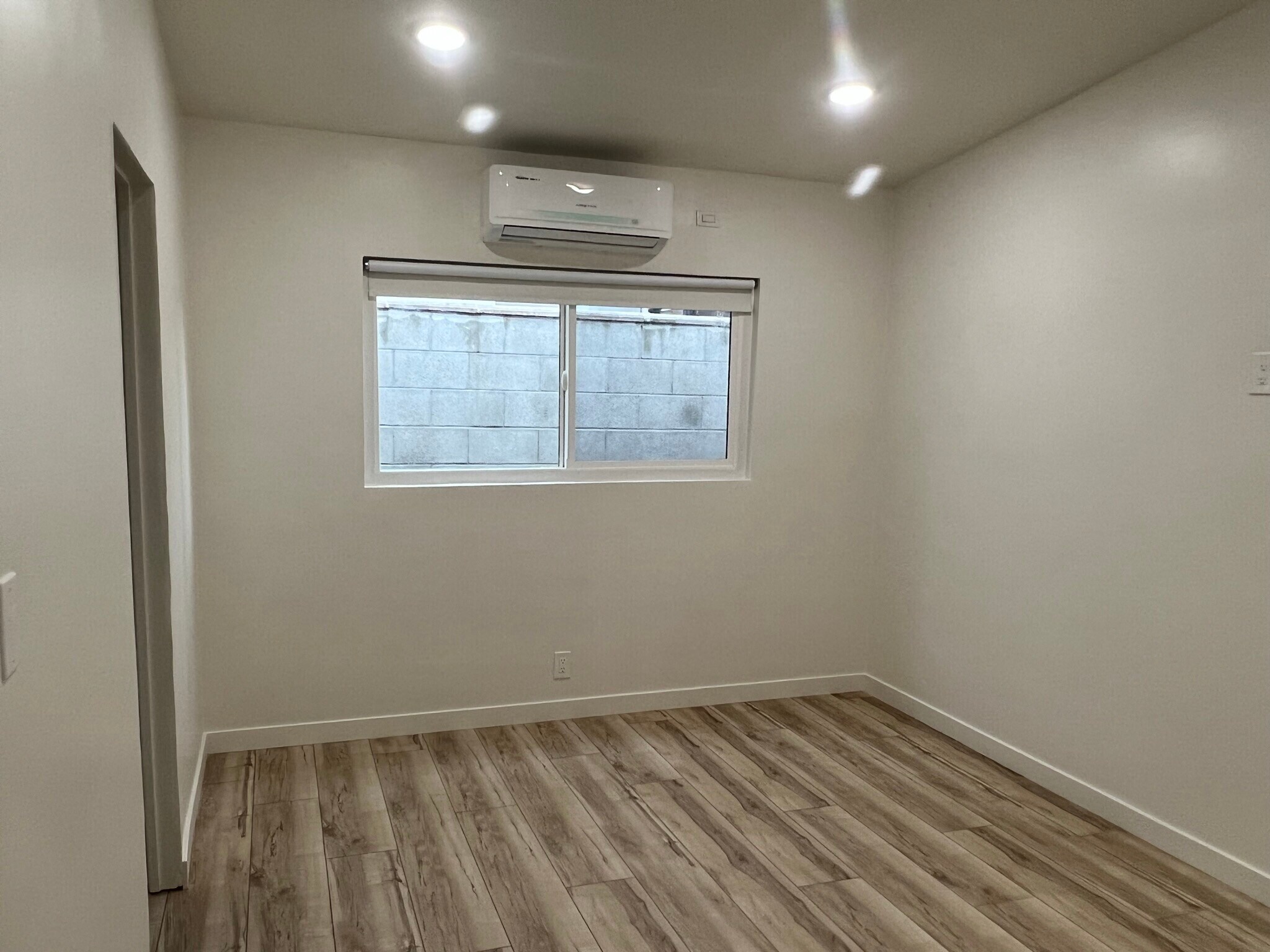 Building Photo - 2444 Chelsea Pl
