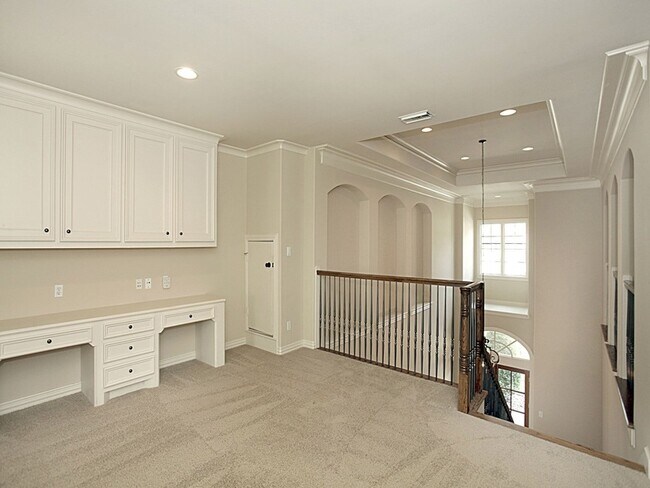 Building Photo - 15 Serenade Pines Pl