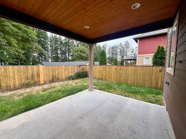 Building Photo - PENDING APPLICATION; Beautiful 5 Bedroom Home