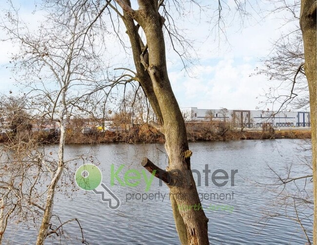 Building Photo - Modern 3-Level Townhome with River Views in Wallington