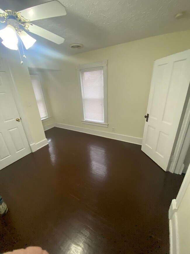 Building Photo - 614 S 8th St