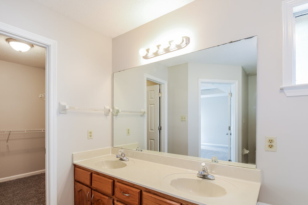 Building Photo - 2362 Oak Springs Dr