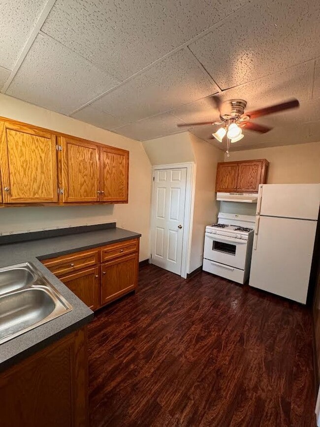 Building Photo - 453 E Kline St