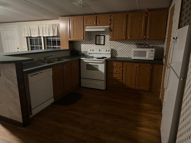 Building Photo - 103 Spa Rd