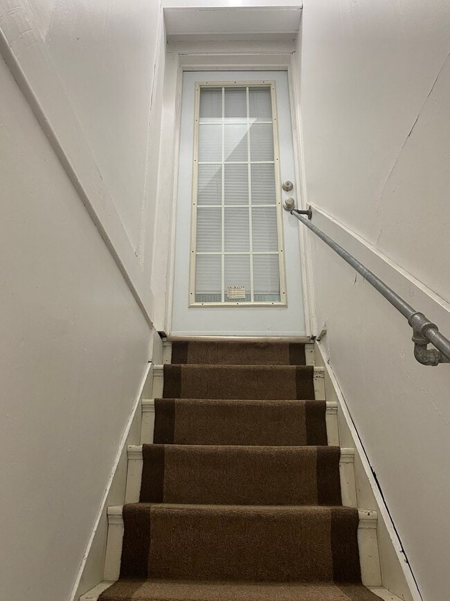 Building Photo - 207 S Sprague St