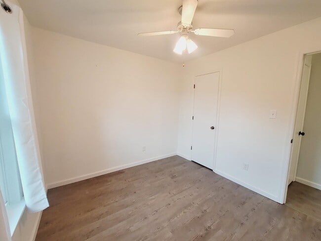 Building Photo - 2136 Little River Ln