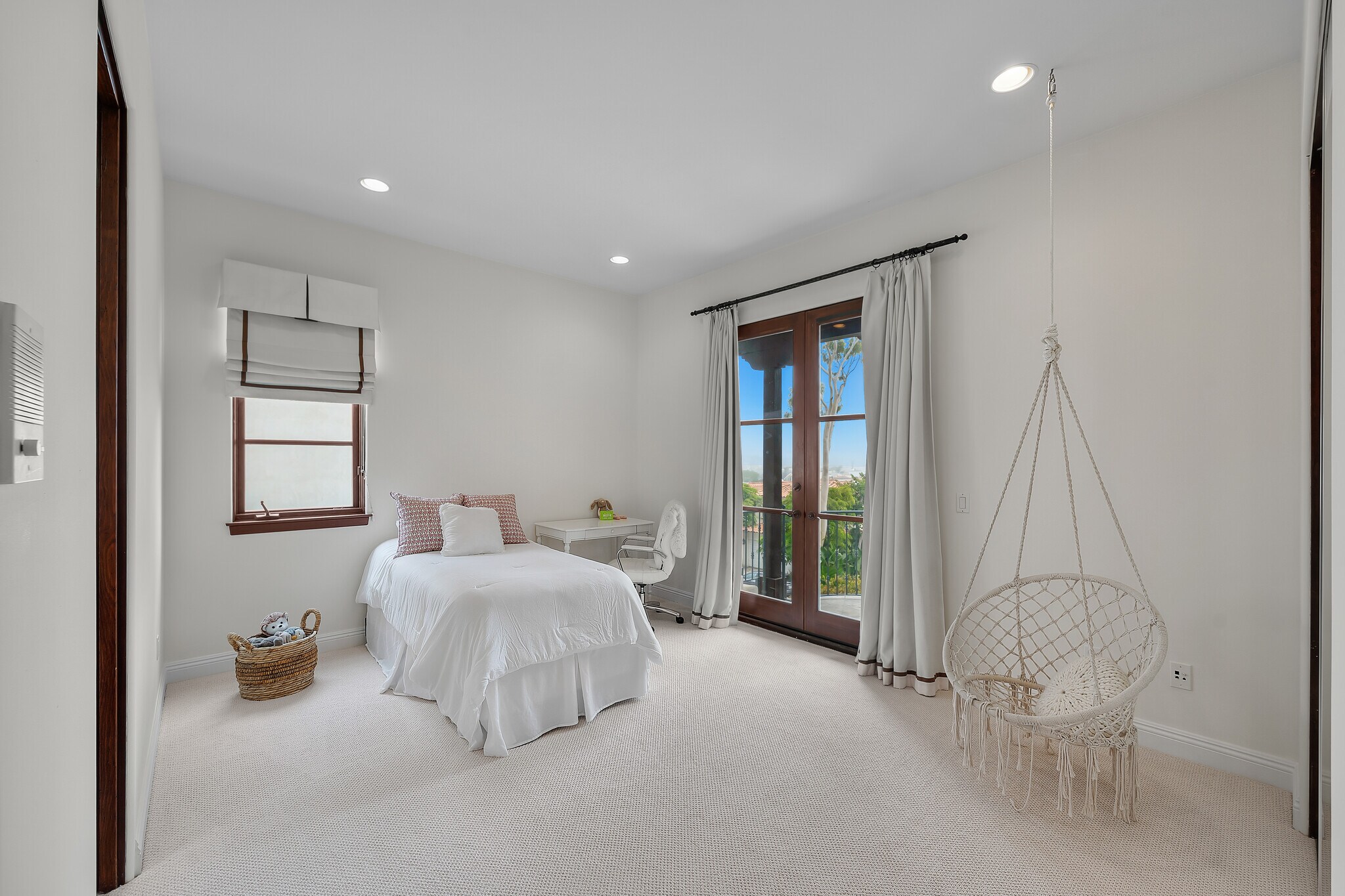 Building Photo - 1901 John St