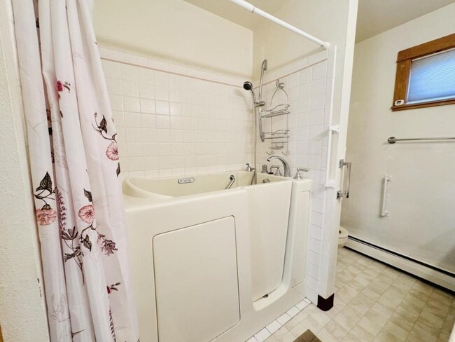Building Photo - 3675 Juniper Dr